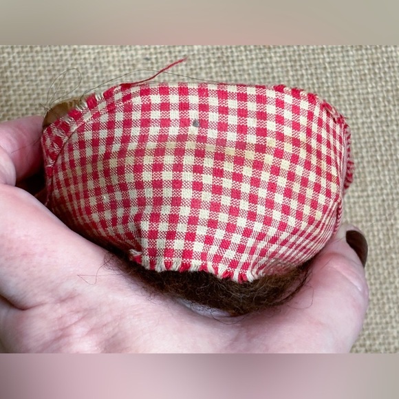 Vintage Schweizer Handarbeit Old Peasant Woman Carved Wood Face Wall Hanging - Picture 2 of 8